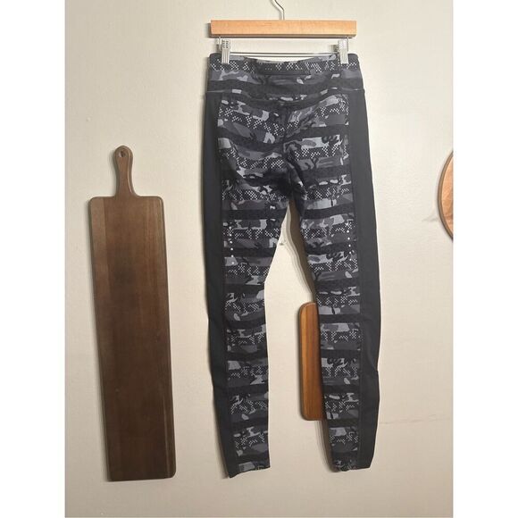 Nike Black White Gray High Waist Clash Epic Lux Dri-Fit Camo Leggings Size Small - Picture 2 of 6